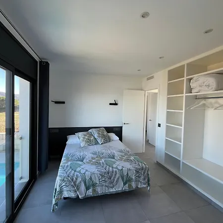 Vil•la Cala Serena Villa *